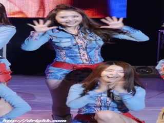 紧身翘臀热裤少女 03