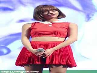 红裙少女造型好 01