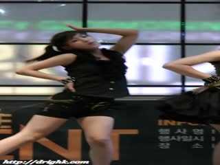 热裤小妹又来了 01